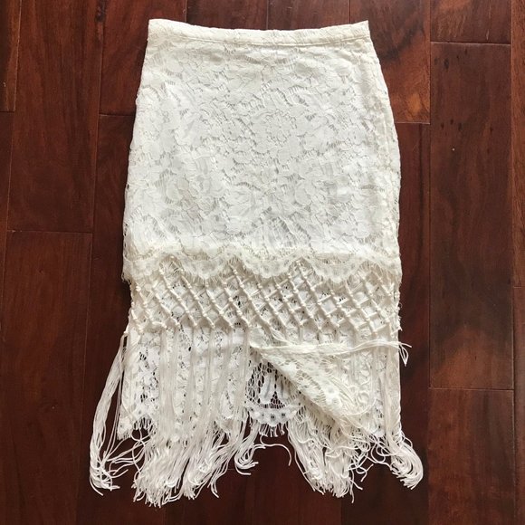 Verty White lace fringe skirt S - Picture 3 of 9